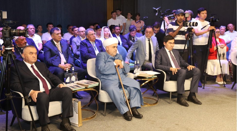 qardashiliq-ve-muttefiqliyin-ali-zirvesi-kitab-albomu-teqdim-edildi