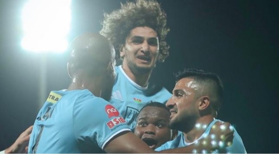 zire-uefa-konfrans-liqasina-boyukhesabli-qelebe-ile-bashladi