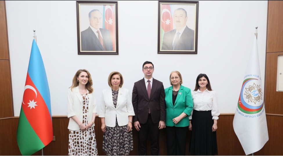 daimi-dovlet-qulluguna-qebul-edilen-emekdashlarin-andichme-merasimi-kechirilib