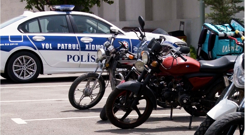 mopedlerle-bagli-yeni-qaydalar-yol-hereketi-haqqinda-qanunda-deyishiklik-tesdiqlenib