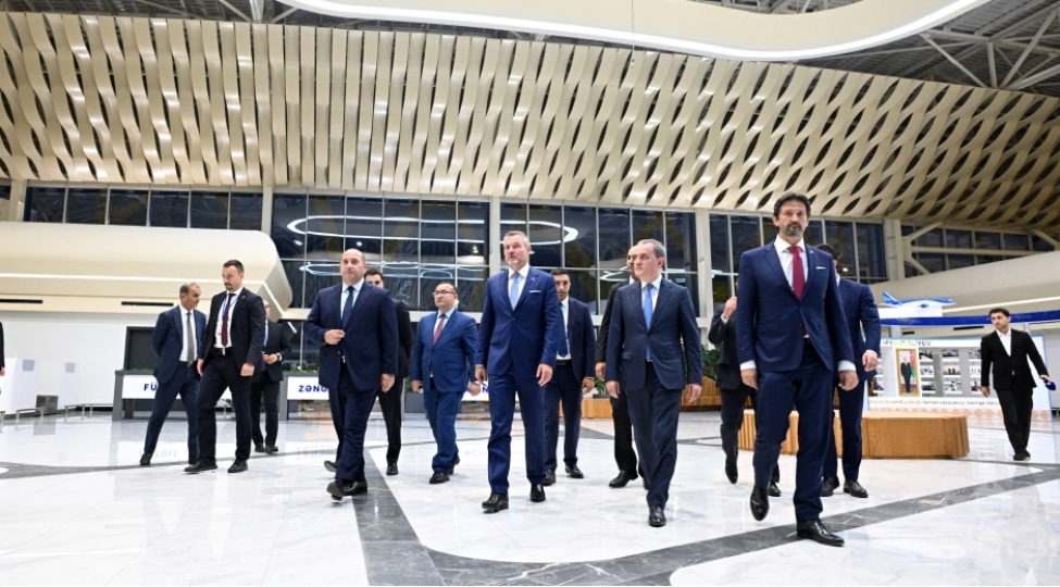 slovakiya-prezidenti-fuzuli-aeroportundan-teyyare-ile-baki-sheherine-yola-dushub