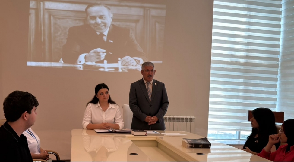 heyder-eliyevin-siyasi-rehberliye-gelishi-ve-muasir-azerbaycanin-inkishaf-strategiyasinin-bashlangici