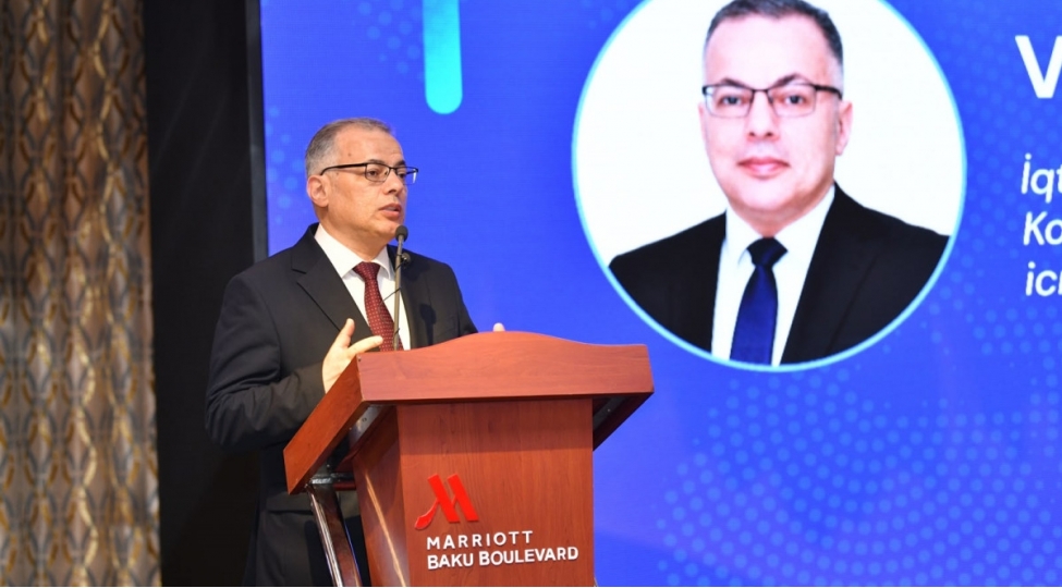 vusal-qasimli-bir-pencere-reqemsal-logistika-platformasinin-teqdimat-merasiminde-chixish-edib