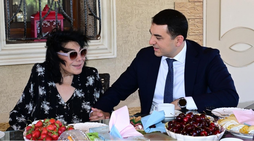 adil-kerimli-yubileyi-munasibetile-flora-kerimovani-ziyaret-edib