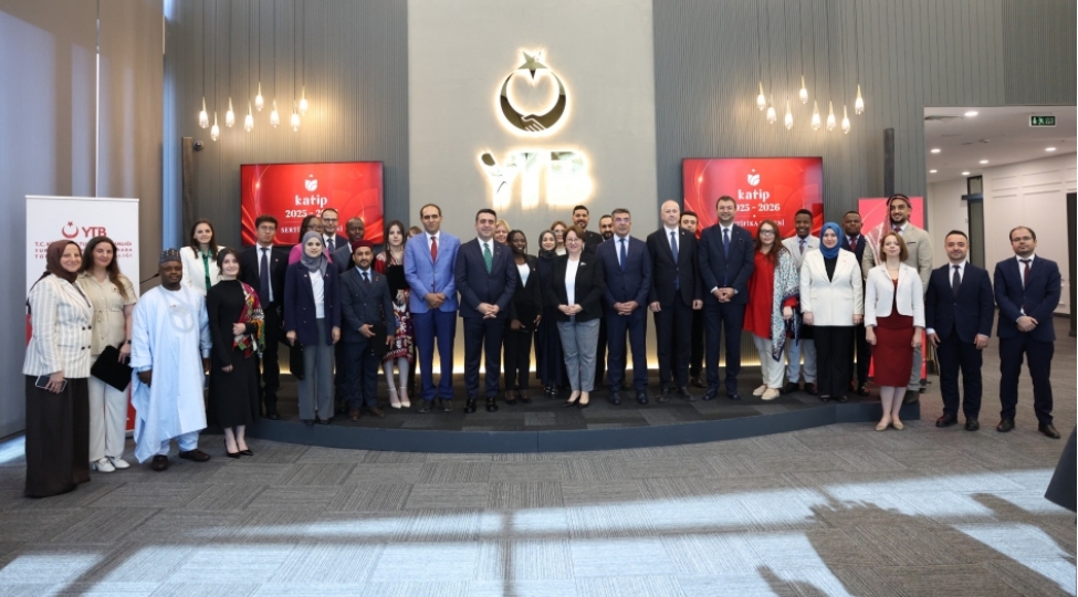 ankarada-ytb-proqramini-basha-vuran-14-olkeden-18-dovlet-qulluqchusu-ve-alime-sertifikat-teqdim-edilib