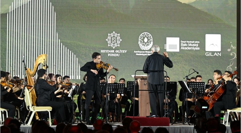 xv-qebele-beynelxalq-musiqi-festivalinin-achilishi-olub