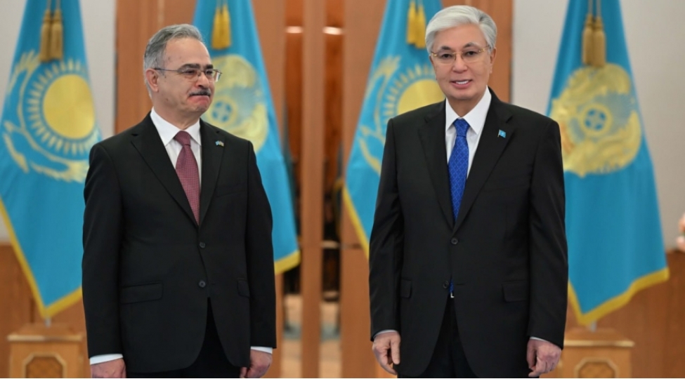 azerbaycan-sefiri-etimadnamesini-qazaxistan-prezidentine-teqdim-edib