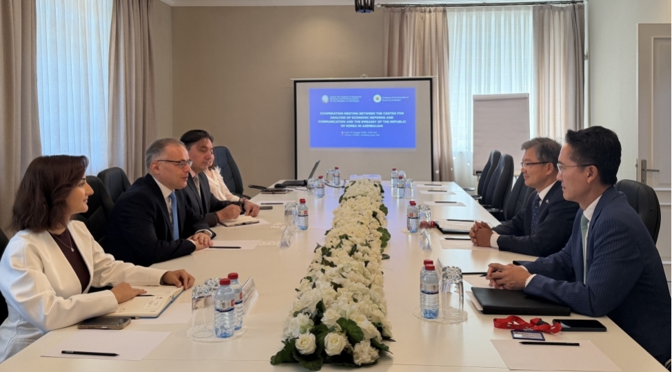 vusal-qasimli-koreya-respublikasinin-azerbaycandaki-sefiri-ile-orta-dehlizin-perspektivlerini-muzakire-edib