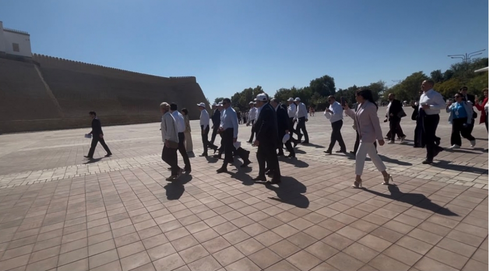 azerbaycan-numayende-heyeti-buxarada-ark-qalasi-ile-tanish-olublar-video