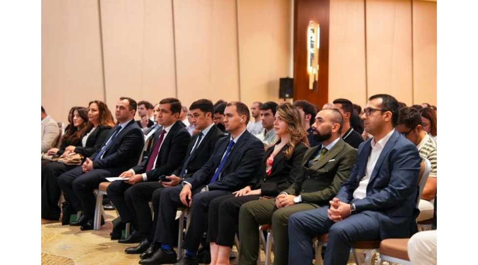 dataracein-ilk-yarishinda-real-biznes-chagirishina-300-den-chox-suni-intellekt-yanashmasi-teqdim-olunub