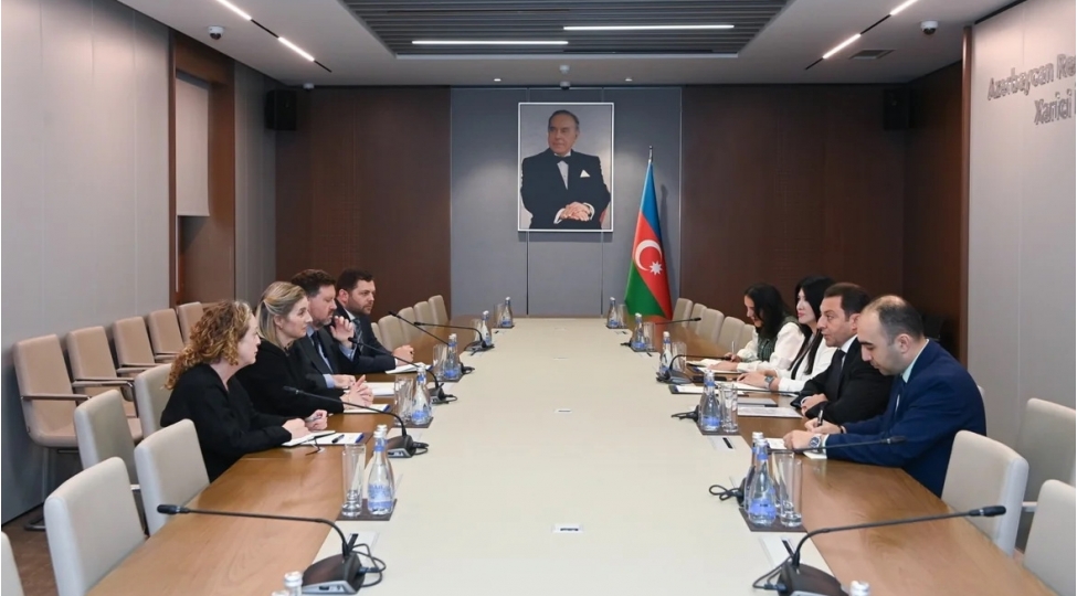 elnur-memmedov-absh-nin-ermenistandaki-muveqqeti-ishler-vekili-ile-tripp-in-icrasini-muzakire-edib