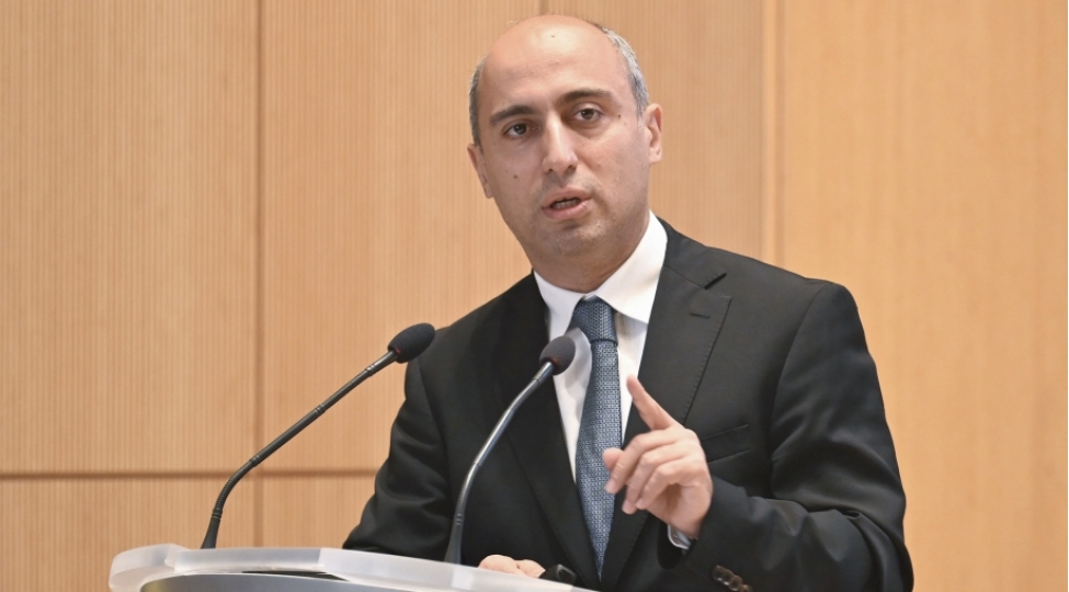 emin-emrullayev-dil-bilikleri-ile-oxu-savadliligi-ferqli-sahelerdir-bunlari-qarishdirmaq-olmaz