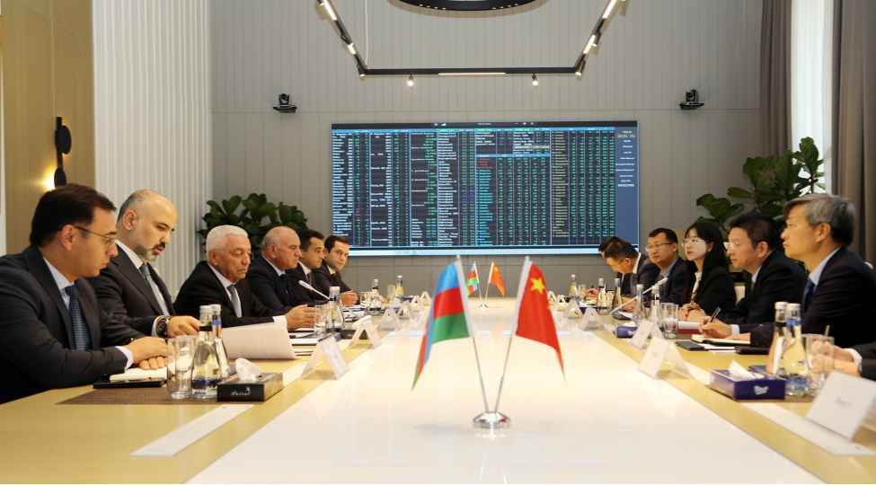 azerbaycan-china-energy-ile-yashil-enerji-layihelerini-muzakire-edib