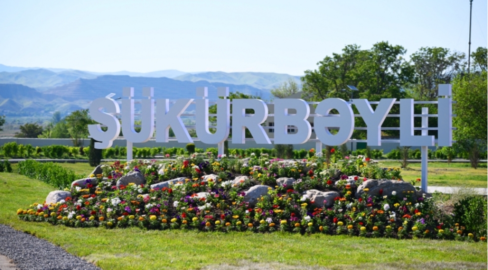 shukurbeyli-dogma-sakinlerine-qucaq-achir-boyuk-qayidish