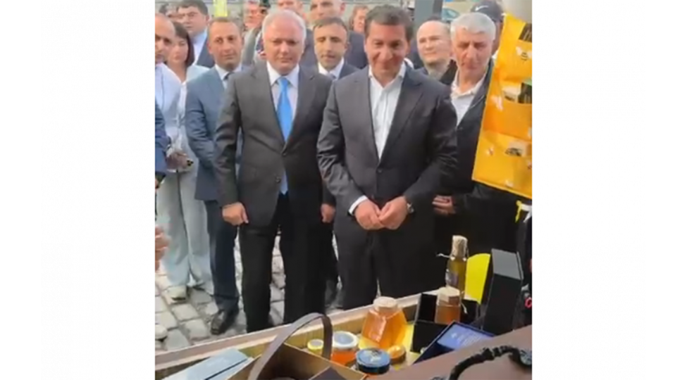 kelbecerde-bal-festivalindan-goruntuler