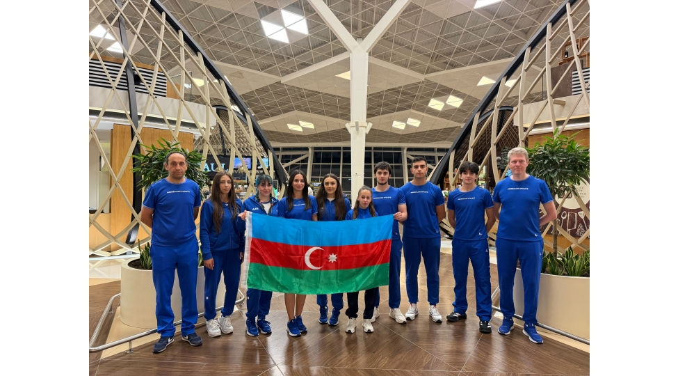 stolustu-tennischiler-belchikaya-yollaniblar