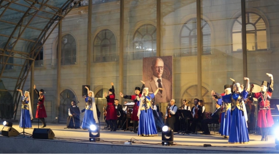 gencede-uzeyir-hacibeylinin-yaradiciligina-hesr-olunmush-konsert-kechirilib