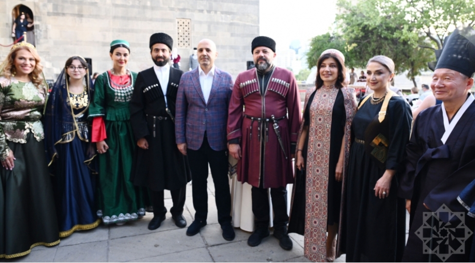 icherisheherde-milli-geyimler-gunu-cherchivesinde-genish-medeni-proqram-teshkil-olunub
