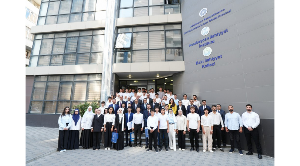 azerbaycan-ilahiyyat-institutuna-qebul-olan-telebelerle-gorush-kechirilib
