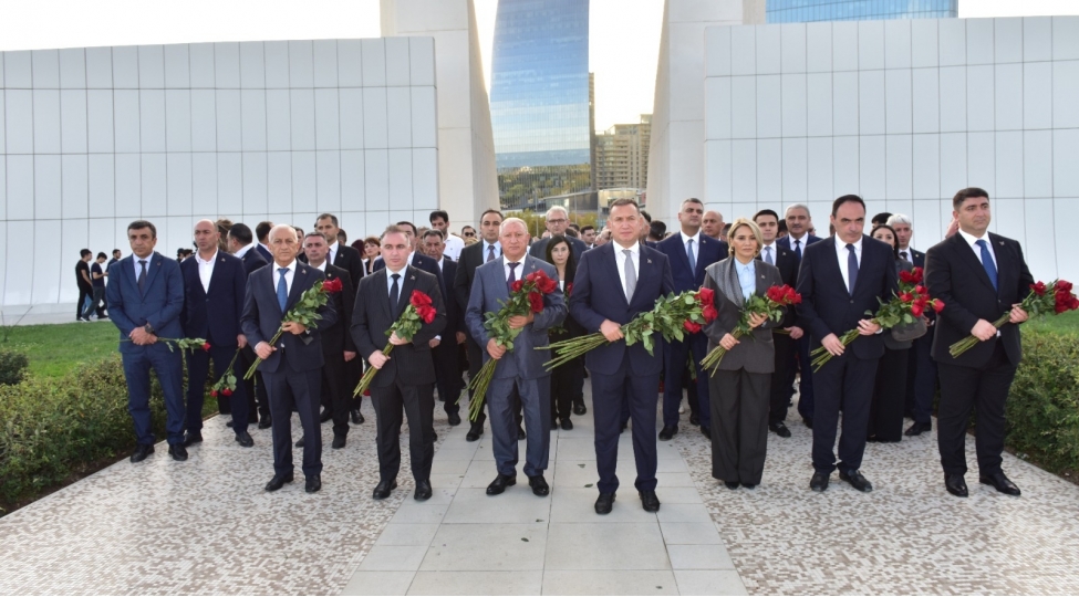 azerbaycan-hemkarlar-ittifaqlari-konfederasiyasinin-uzv-ve-tabe-teshkilatlarin-kollektivleri-zefer-parkini-ziyaret-edibler