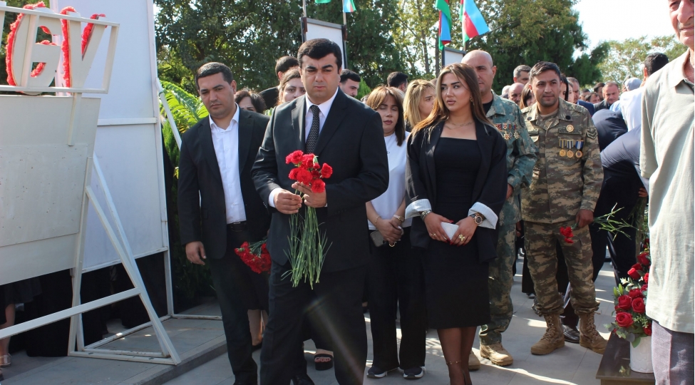 naxchivan-regional-qaz-istismar-idaresinin-kollektivi-shehidler-xiyabanini-ziyaret-edib-foto