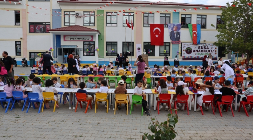 azerbaycanin-qarsdaki-bash-konsulu-qoshqar-zeynalov-shusha-ushaq-bagchasini-ziyaret-edib