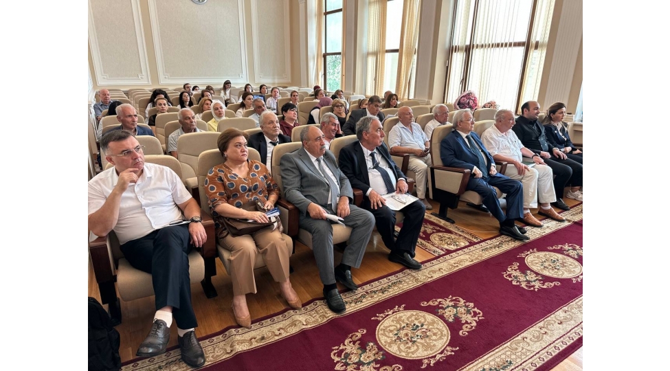 kimya-institutunda-alunit-filizinden-vanadiumun-chixarilmasi-uzre-dissertasiya-mudafie-olunub