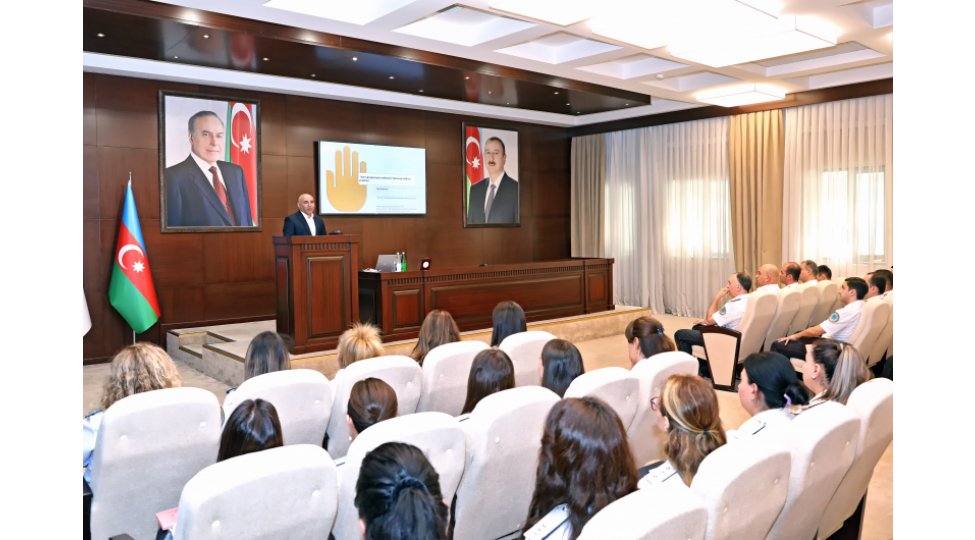 dovlet-miqrasiya-xidmetinin-emekdashlari-uchun-etik-davranish-ve-korrupsiyaya-qarshi-mubarize-movzusunda-telim-kechirilib