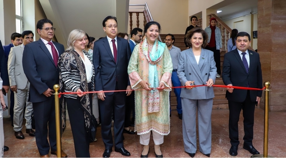 azerbaycanpakistan-edebi-elaqelerine-hesr-olunmush-kitablarin-teqdimati-kechirilib