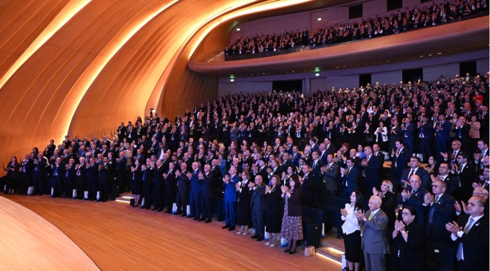 yeni-azerbaycan-partiyasinin-viii-qurultayi-basha-chatib