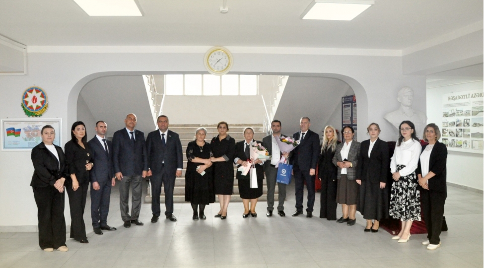 etihi-respublika-komitesi-bolgelerde-muellimleri-peshe-bayrami-munasibetile-tebrik-edib