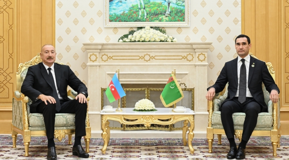 turkmenbashi-sheherinde-prezident-ilham-eliyevin-turkmenistan-prezidenti-ile-gorushu-olub