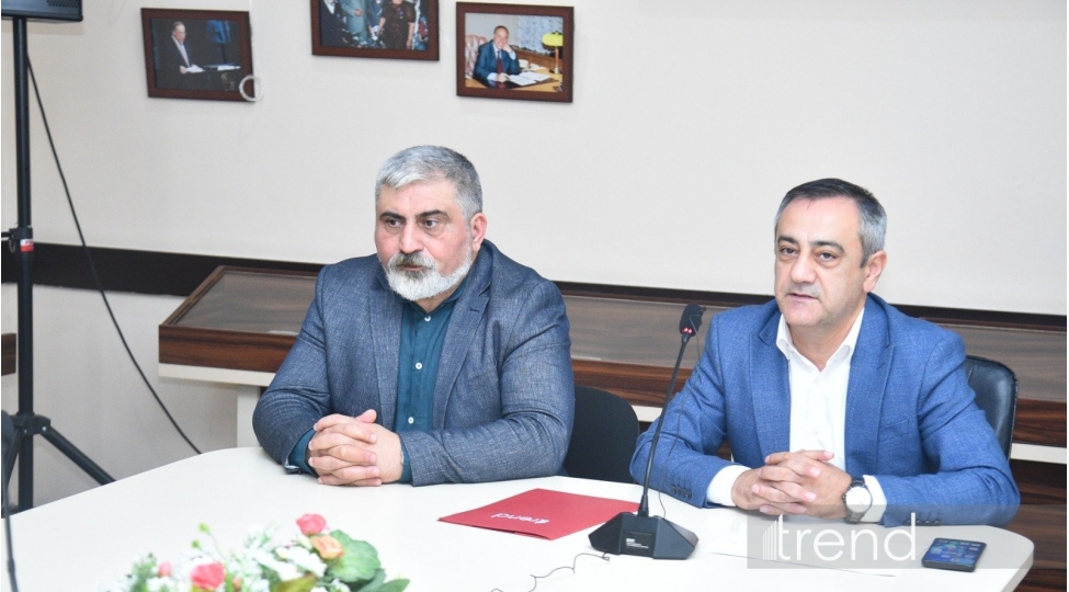 zererli-xarici-tesirlere-ve-saxta-xeberlere-qarshi-sayiqligin-artirilmasina-destek-layihesi-cherchivesinde-telebelerle-gorush-kechirilib-2