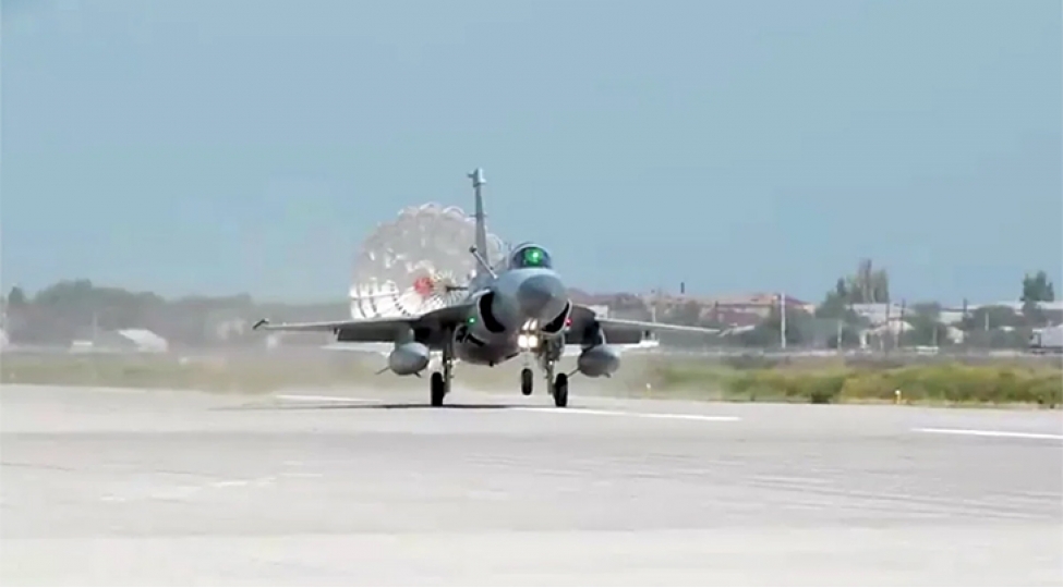 azerbaycan-ve-bee-herbi-pilotlari-birge-telimde-doyush-tapshiriqlarini-deqiqlikle-yerine-yetiribler