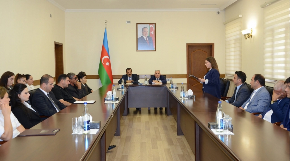 kurdemirde-18-oktyabr-musteqilliyin-berpasi-gunune-hesr-olunmush-deyirmi-masa-kechirilib