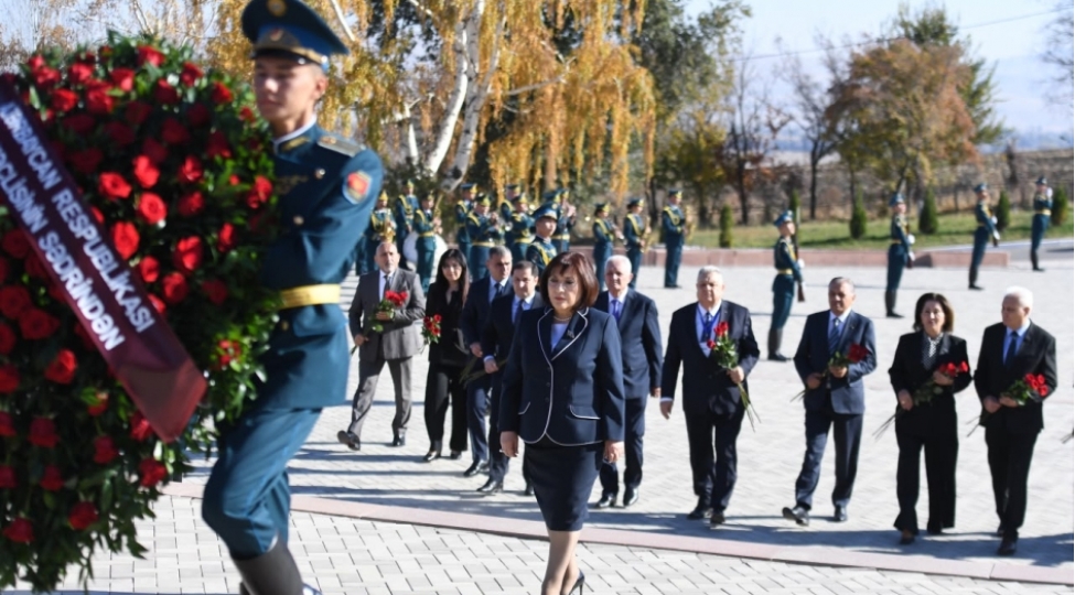 milli-meclisin-numayende-heyeti-ata-beyit-kompleksini-ve-chingiz-aytmatovun-ev-muzeyini-ziyaret-edib