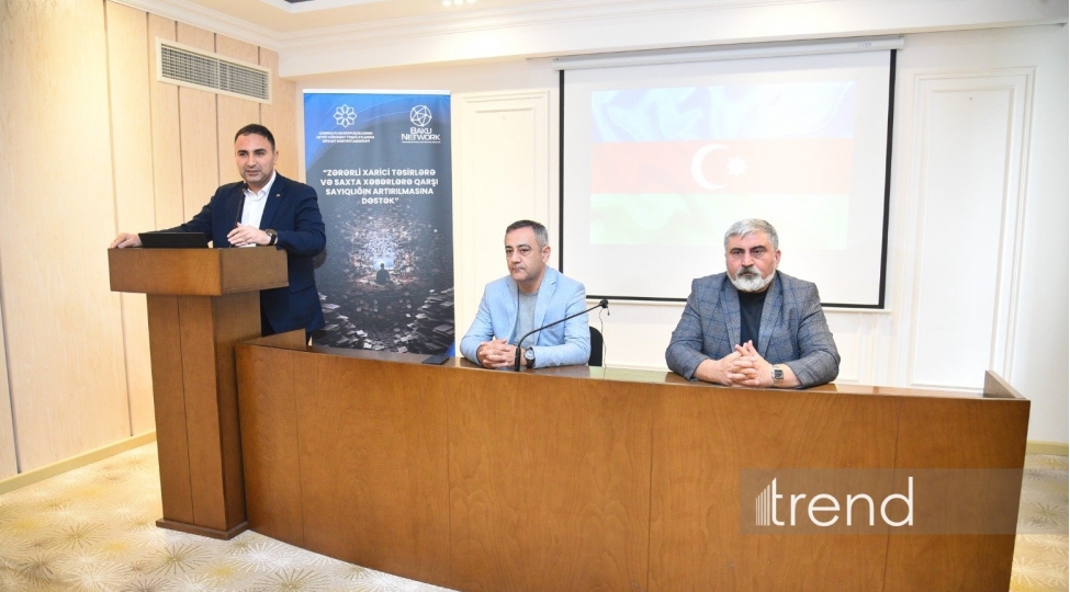 zererli-xarici-tesirlere-ve-saxta-xeberlere-qarshi-sayiqligin-artirilmasina-destek-layihesi-azmiu-da-fotovideo