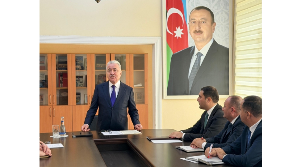 yardimli-rayon-icra-hakimiyyetinin-bashchisi-kollektive-teqdim-olunub