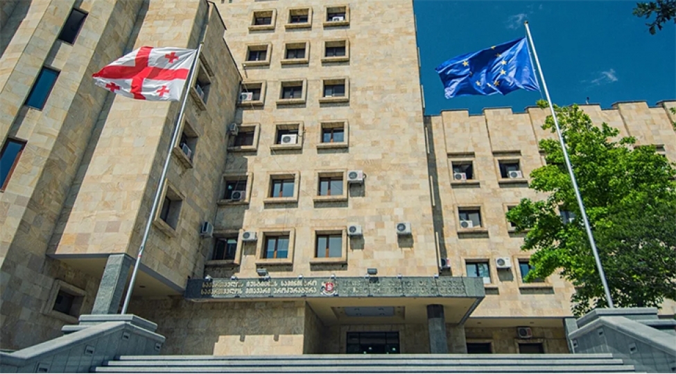 gurcustanda-mektebe-hucum-planlashdiran-yeniyetmeler-saxlanilib