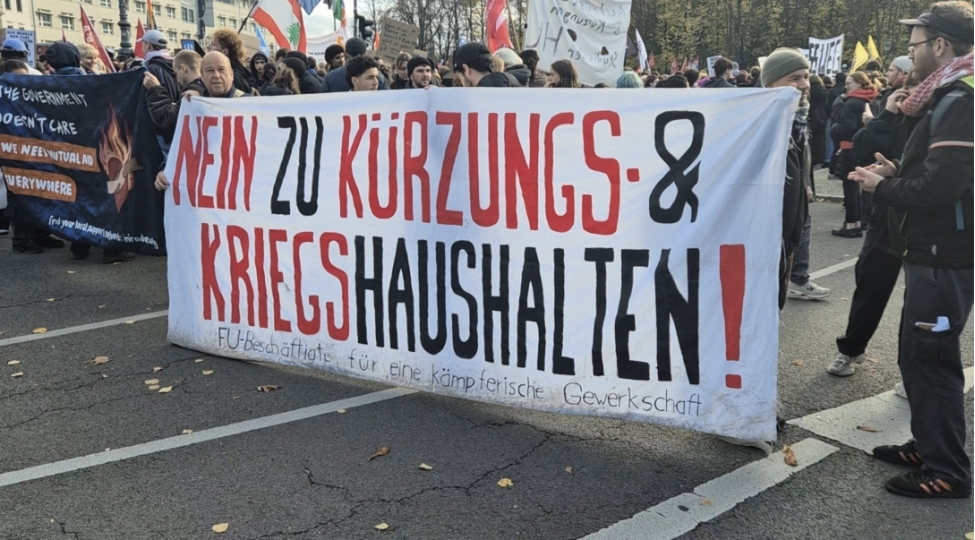 almaniyada-genclerin-etiraz-aksiyalarinda-on-minlerle-insan-ishtirak-edib